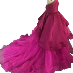 カラードレス ビビッドピンク ベアトップ チュールスカート デザイン感  プリンセスライン 結婚式 前撮り 2枚目の画像