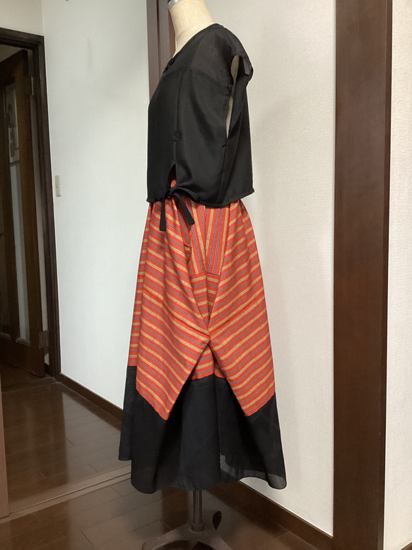 シアーなシルクのトップスとカンパネラ風3Dロングスカートの2点セット⭐️  おまけのトートバッグ付/一点物❣️ 4枚目の画像
