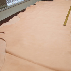 姫路レザー　ソフトスムース　牛革　珊瑚色（さんごいろ）　半裁（210ds）　皮革　レザー　革　ラスト1枚 2枚目の画像