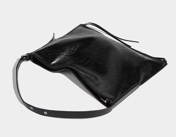本革ショルダーバッグ   簡素なスタイルのカバン  高級感 大容量わきの下包み  通勤ハンドバッグ　革 斜めがけ　牛革 7枚目の画像