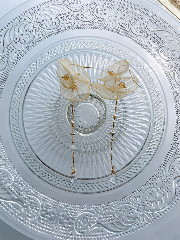 花びらとチェコガラスのピアス/イヤリング 8枚目の画像