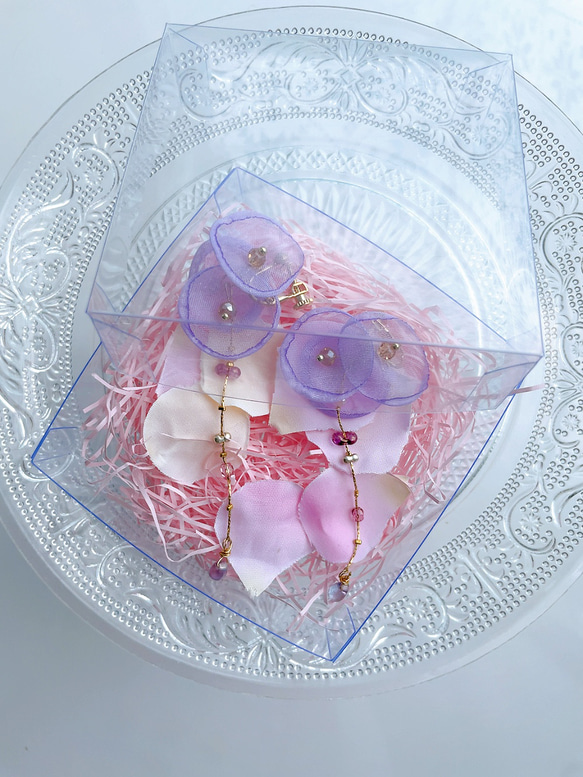 花びらとチェコガラスのピアス/イヤリング 14枚目の画像