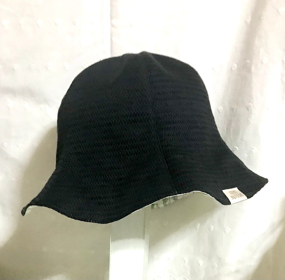 【チューリップハット】お散歩やレジャー、普段のお買い物にも活躍する折り畳める帽子　ブラック 4枚目の画像