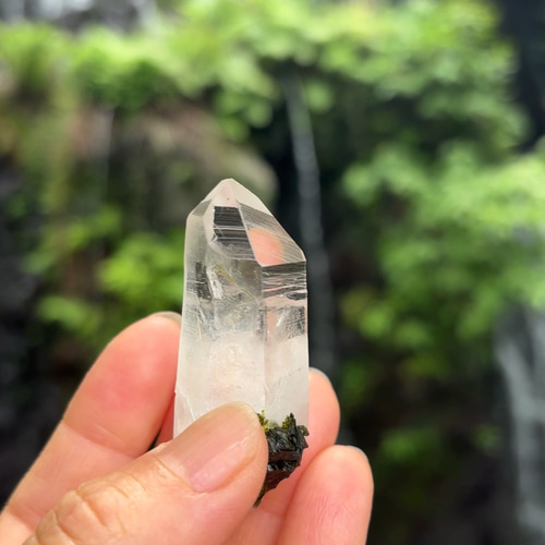 緑簾石（エピドート）with水晶ポイント☆55.5mm☆瀧川神社にて浄化