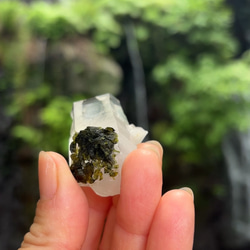 緑簾石（エピドート）with水晶ポイント☆55.5mm☆瀧川神社にて浄化☆ 19枚目の画像