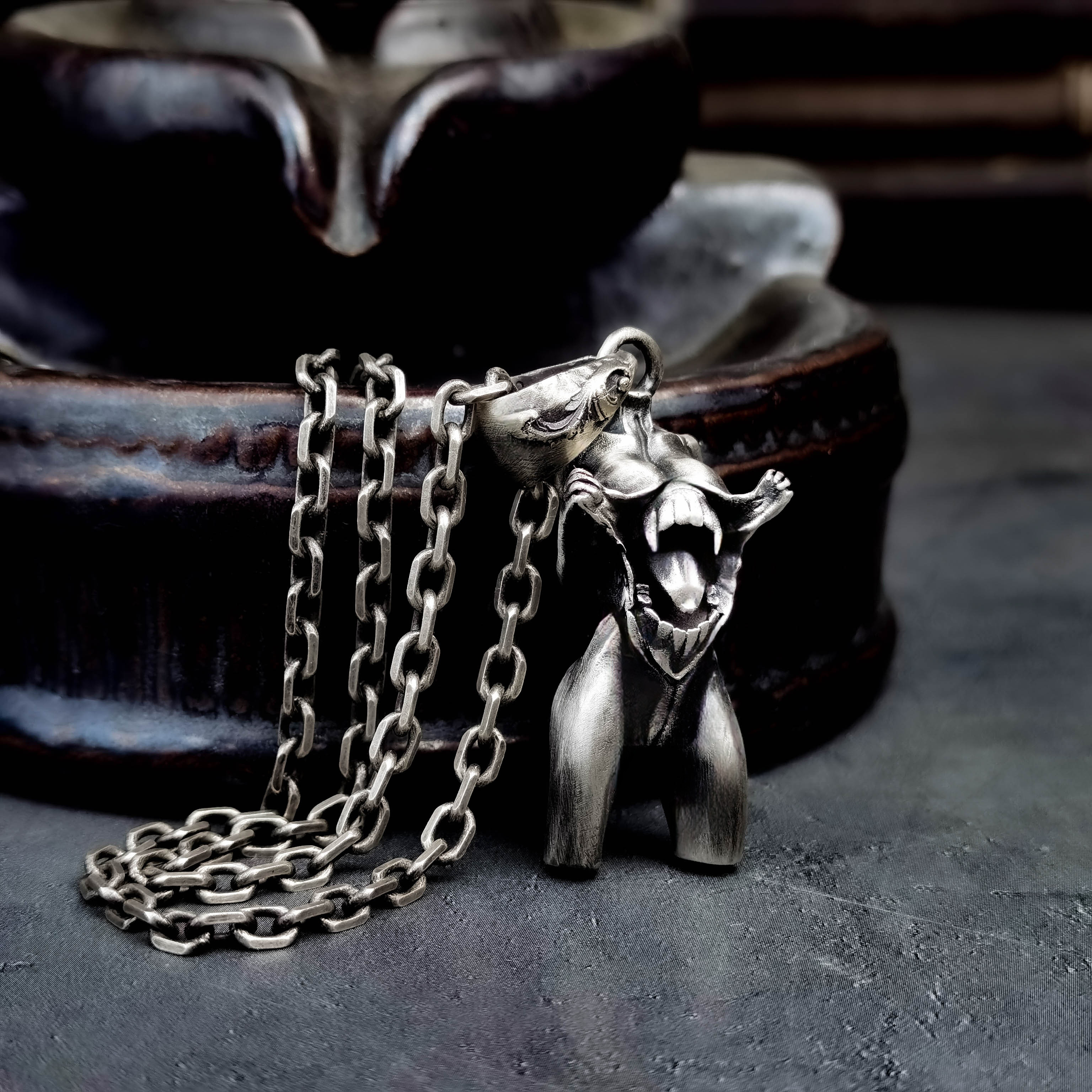 引き裂かれたモンスター女性の体925シルバーペンダント-轟音ヴァンパイアネックレス-引き裂かれた悪霊が生まれる