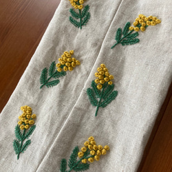 ウールミモザ刺繍の吊るしティッシュケース 5枚目の画像