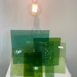 【pupucoco様セミオーダー】ステンドグラスランプ　花　薄いグリーン 2枚目の画像