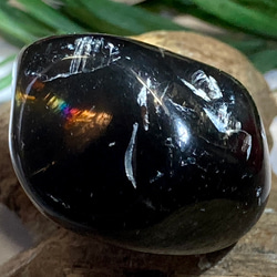 カンゴーム✨　レインボー　黒水晶　ケアンゴーム　原石　タンブル 2枚目の画像
