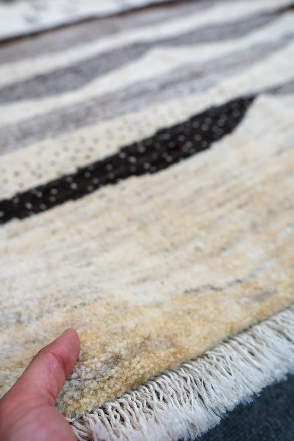 200×159cm【手織りペルシャギャッベ】アマレ族 ギャベ ペルシャ絨毯 10枚目の画像