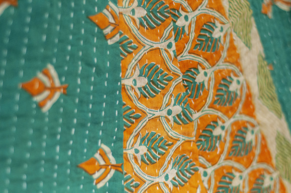 手縫いサリーパッチワークコットンスカート インド綿パッチワークスカート サリー糸刺繍スカート - トロピカルフラワー刺身刺繍 ク 6枚目の画像