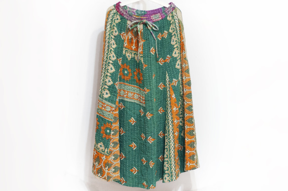 手縫いサリーパッチワークコットンスカート インド綿パッチワークスカート サリー糸刺繍スカート - トロピカルフラワー刺身刺繍 ク 1枚目の画像