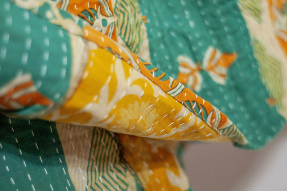 手縫いサリーパッチワークコットンスカート インド綿パッチワークスカート サリー糸刺繍スカート - トロピカルフラワー刺身刺繍 ク 10枚目の画像