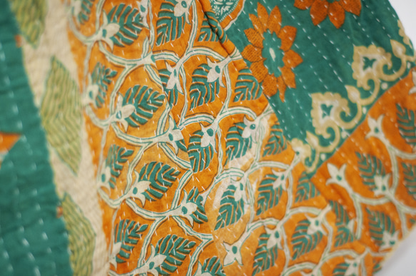 手縫いサリーパッチワークコットンスカート インド綿パッチワークスカート サリー糸刺繍スカート - トロピカルフラワー刺身刺繍 ク 8枚目の画像