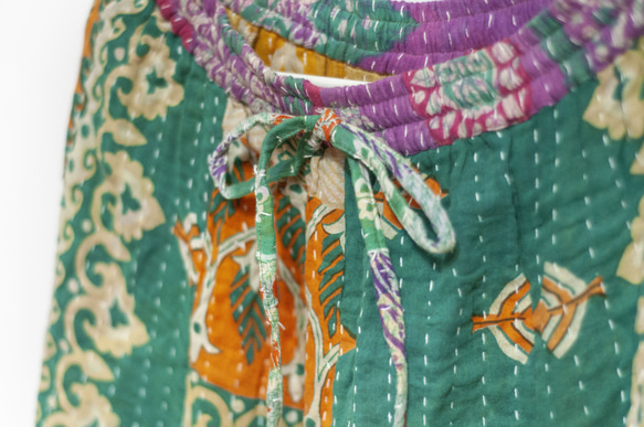 手縫いサリーパッチワークコットンスカート インド綿パッチワークスカート サリー糸刺繍スカート - トロピカルフラワー刺身刺繍 ク 19枚目の画像