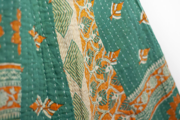 手縫いサリーパッチワークコットンスカート インド綿パッチワークスカート サリー糸刺繍スカート - トロピカルフラワー刺身刺繍 ク 7枚目の画像