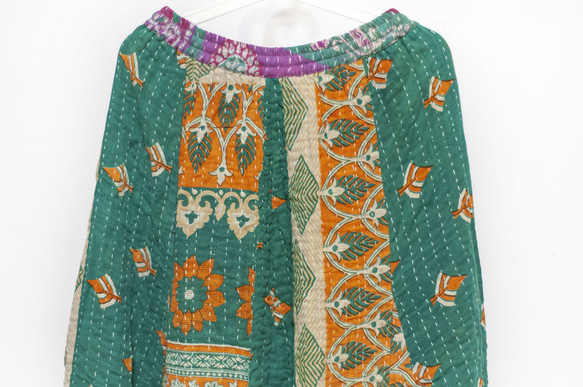手縫いサリーパッチワークコットンスカート インド綿パッチワークスカート サリー糸刺繍スカート - トロピカルフラワー刺身刺繍 ク 3枚目の画像