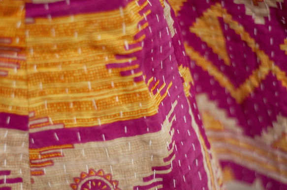 手縫いサリーパッチワークコットンスカート インド綿パッチワークスカート サリー糸刺繍スカート - トロピカルフラワー刺身刺繍 ク 7枚目の画像