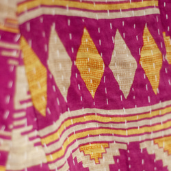 手縫いサリーパッチワークコットンスカート インド綿パッチワークスカート サリー糸刺繍スカート - トロピカルフラワー刺身刺繍 ク 4枚目の画像