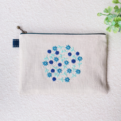 16センチファスナー手刺繍フラットポーチ（アイボリー） 1枚目の画像