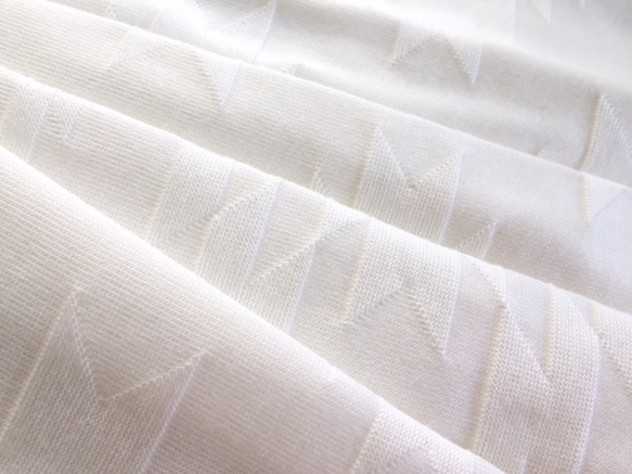 在庫処分セール！！￥12,500→￥1,100オルテガ柄ショルダータックHWTフレンチ袖 Ｕネック 5枚目の画像