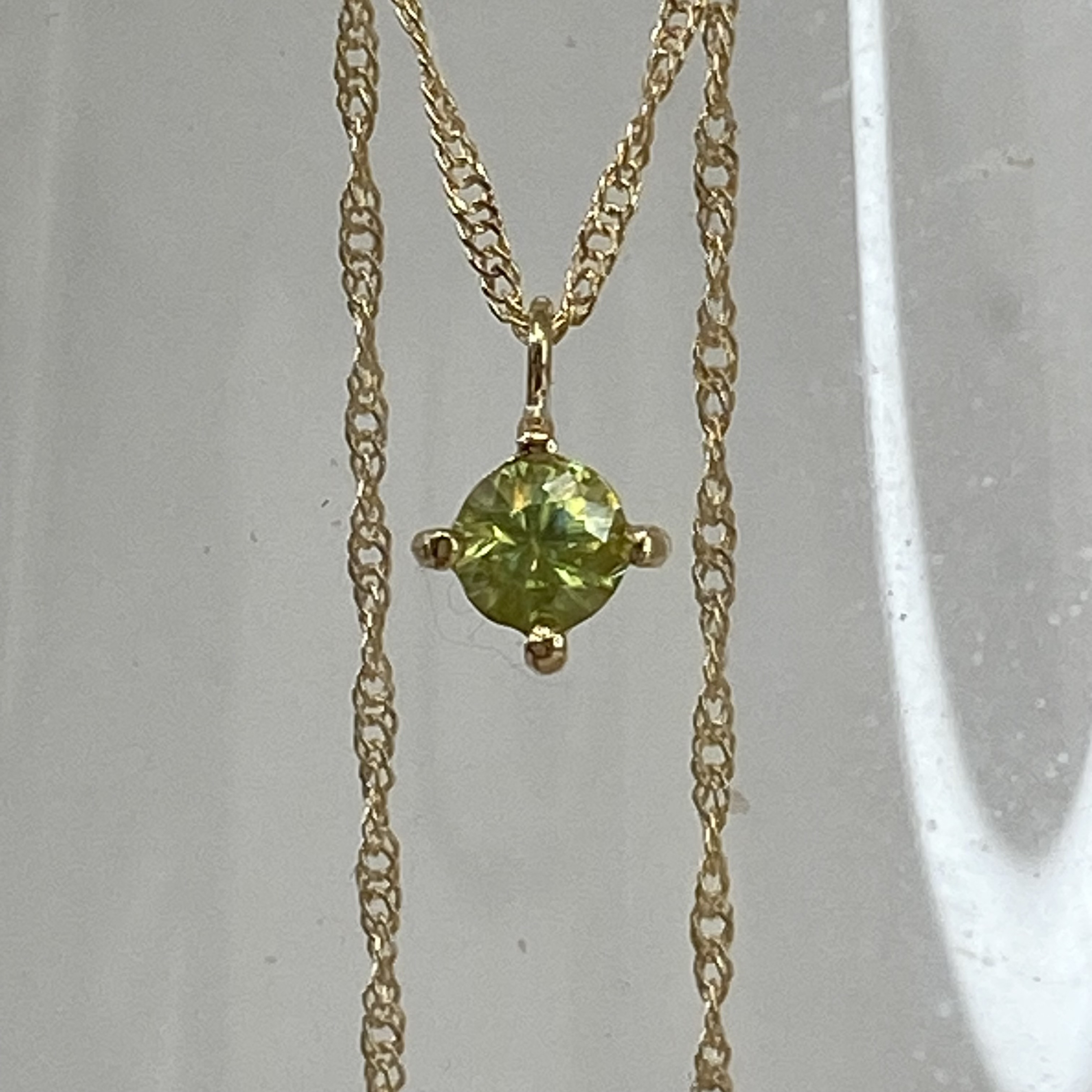 k18YG 18金 AU750 天然スフェーン プチネックレス Ω ネックレス  