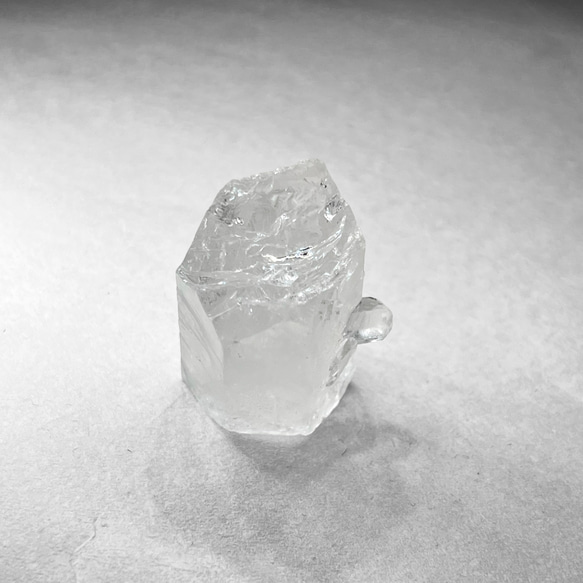 Thomas Gonzaga crystal/トマスゴンサガ産水晶原石 32：貫入水晶 ( レインボーあり ) 3枚目の画像