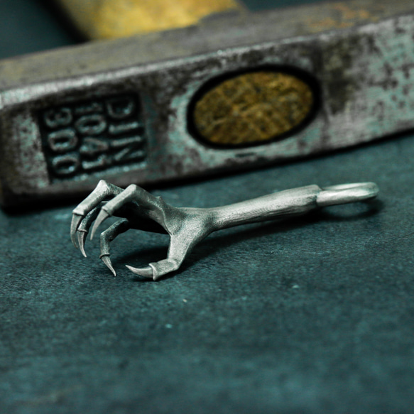 魔女の手925シルバーペンダントネックレス - 女性ゴースト爪ゴシックシルバーペンダント - バンシーの長い爪ハンドシル 1枚目の画像