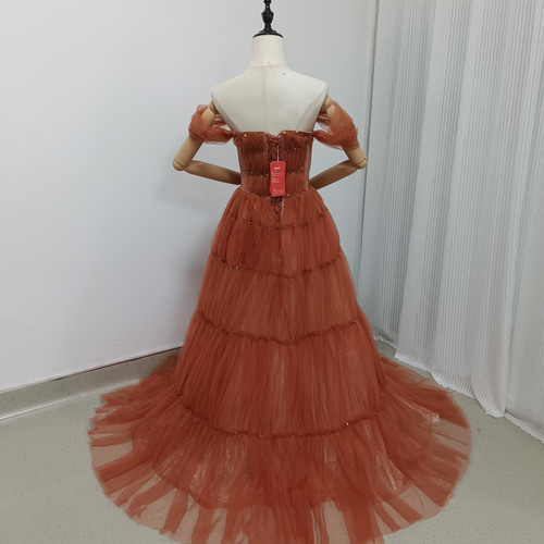 送料無料！カラードレス テラコッタ色 オフショルダー キラキラ  