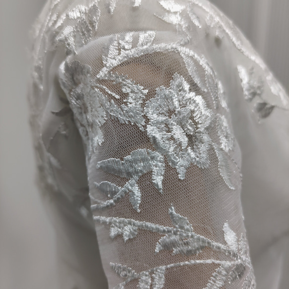 送料無料！可憐な花刺繍のトップス キラキラスパンコール 長袖  ファスナー Vネック 3枚目の画像