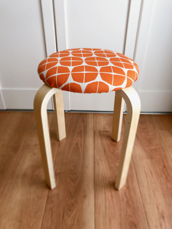 スツール　丸椅子　木製　スタッキングチェア   『　あさがおオレンジ　』 4枚目の画像