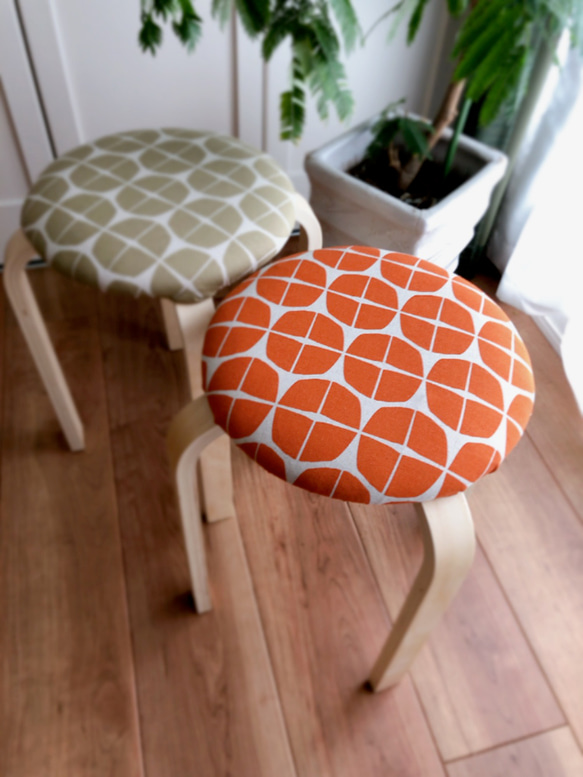 スツール　丸椅子　木製　スタッキングチェア   『　あさがおオレンジ　』 5枚目の画像