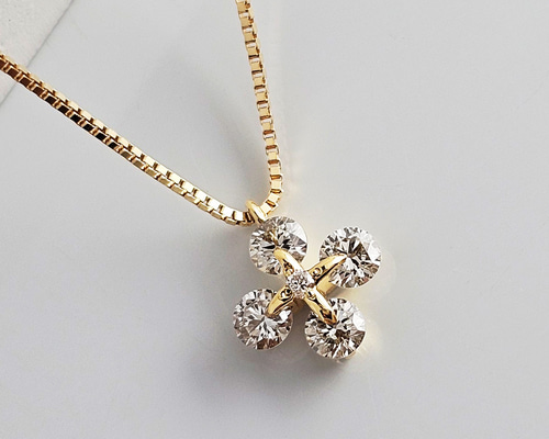 10KWG 0.3カラットダイヤ花モチーフ ネックレス　刻印あり。 10KWG 0.3カラットダイヤ花モチーフ ネックレス 刻印あり。 楽天