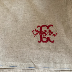 リネンクロス(青耳リネン）　アルファベット刺繍　E　 3枚目の画像