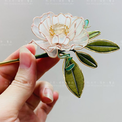 朝露・クリスタルフラワー もつれた花(春の花) ヘアピン 2枚目の画像