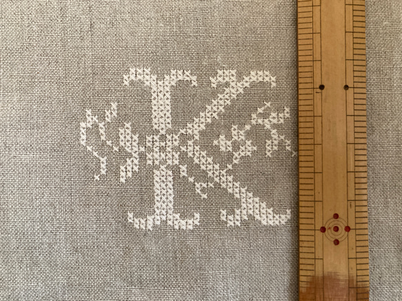 リネンクロス(青耳リネン）　アルファベット刺繍　K　 9枚目の画像