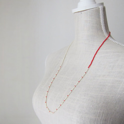 レッド KABURU 留め具のない かぶるタイプのガラスビーズネックレス 赤 72 3枚目の画像