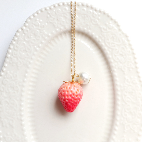 苺とコットンパールのネックレス＊Lサイズ 2枚目の画像