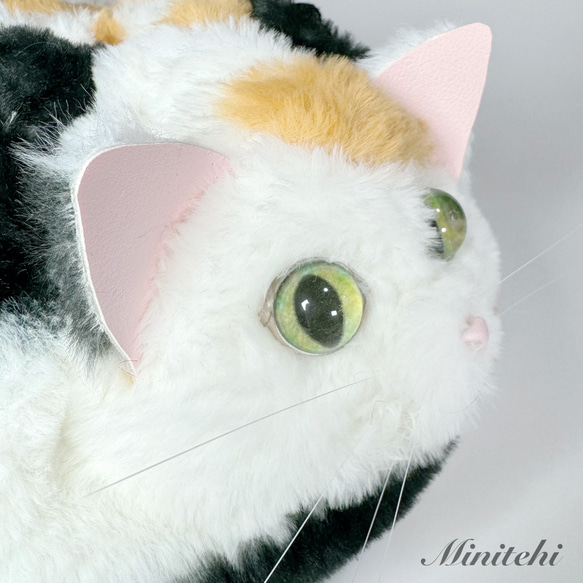 ぬいぐるみみたいな 香箱座りの三毛猫さん巾着バッグ　トート　ミニショルダー　ポシェット 猫雑貨　猫グッズ　リアル　 6枚目の画像