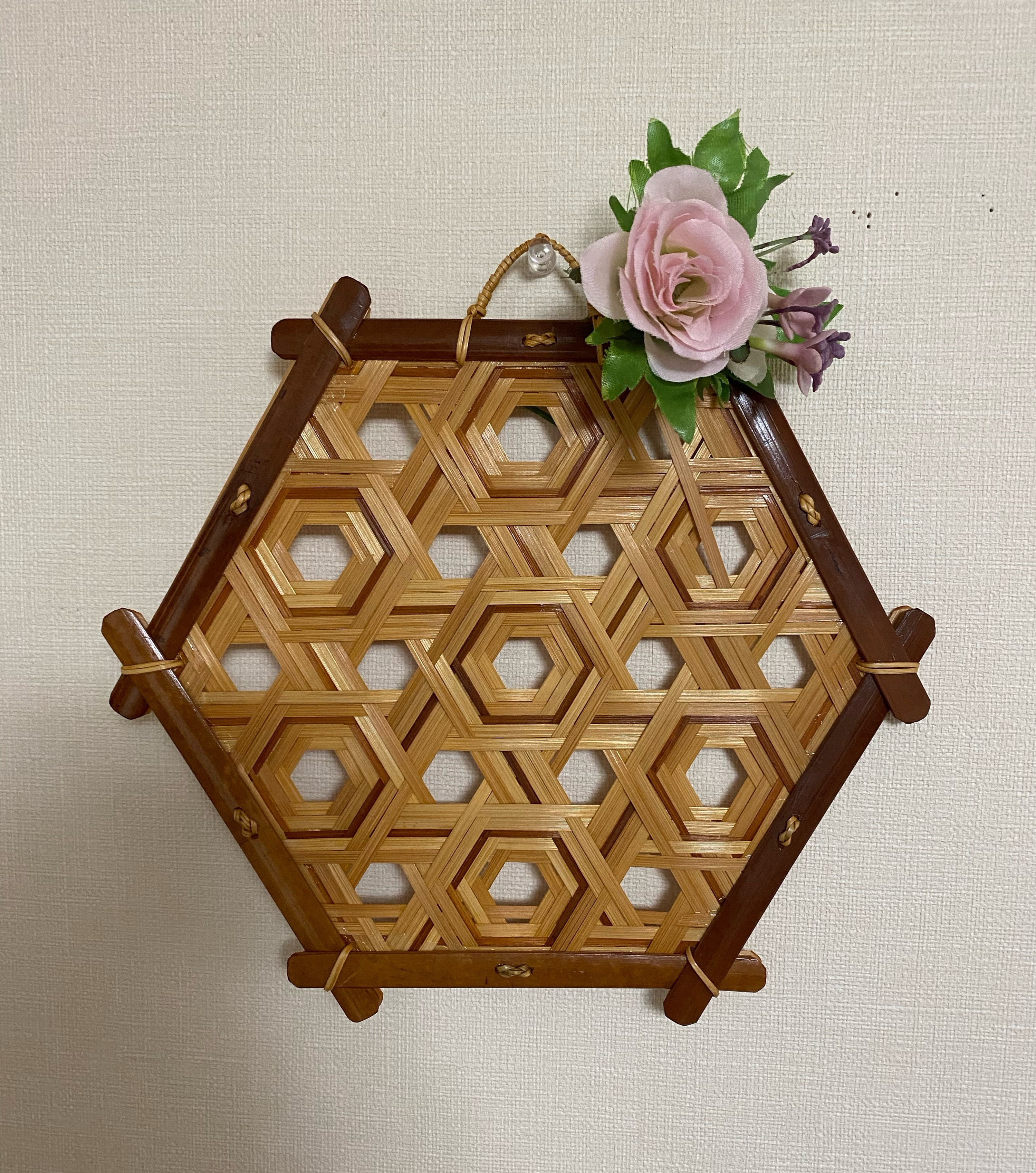 竹細工の額　書や絵 写真映え　タペストリー 絵手紙掛け　六角形