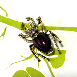 552 虫シリーズ‼️森の人気虫、クワガタのブローチA 1枚目の画像