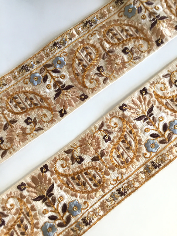 【*77cm】インド刺繍リボン ペイズリーベージュ　シルク 1枚目の画像