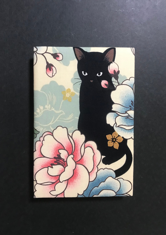 1633. 御ちゅ〜る印帳　大判サイズ　＊キルトゲイト＊ 黒猫と牡丹　百華繚蘭　キルト芯使用　11山 4枚目の画像