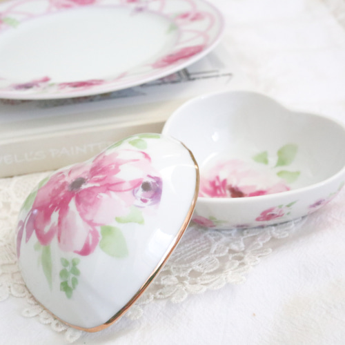 水彩フラワーのハート型小物入れ ポーセラーツ アクセサリートレイ