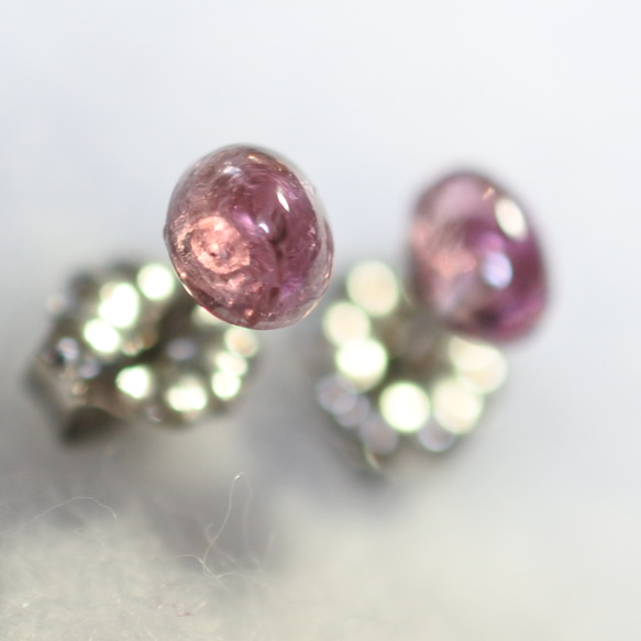 （1 件）粉紅色碧璽耳環（5 x 4 毫米，鈦柱） 第3張的照片