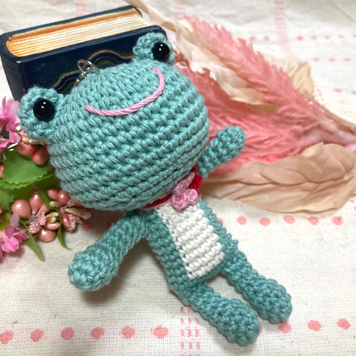 送料込み！】カエル あみぐるみ アルビノちゃん かえる - メルカリ