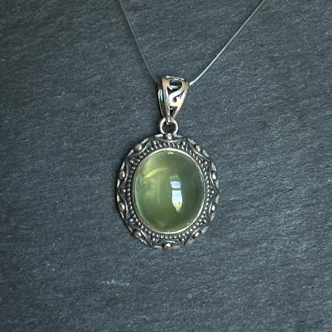 イギリス発送　天然ペリドット　ペリドットペンダント　ヨーロッパデザイン　神秘的　上品　縁起物 一期一会