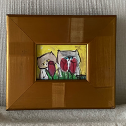 絵画。原画【2匹のかわいい猫が赤いチューリップの茂みでデートしている】 5枚目の画像