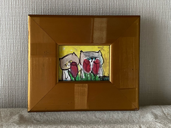 絵画。原画【2匹のかわいい猫が赤いチューリップの茂みでデートしている】 5枚目の画像