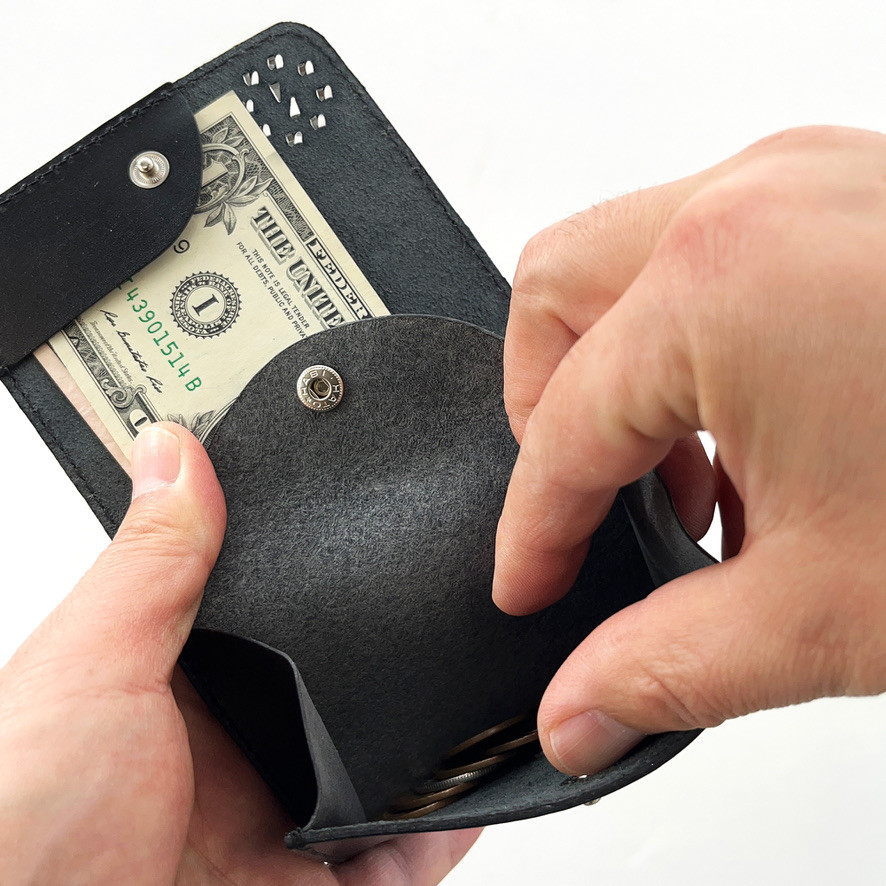 栃木レザー スタッズウォレット コンパクト財布 二つ折り財布 ［WL-001-ST5］【メール便送料無料】